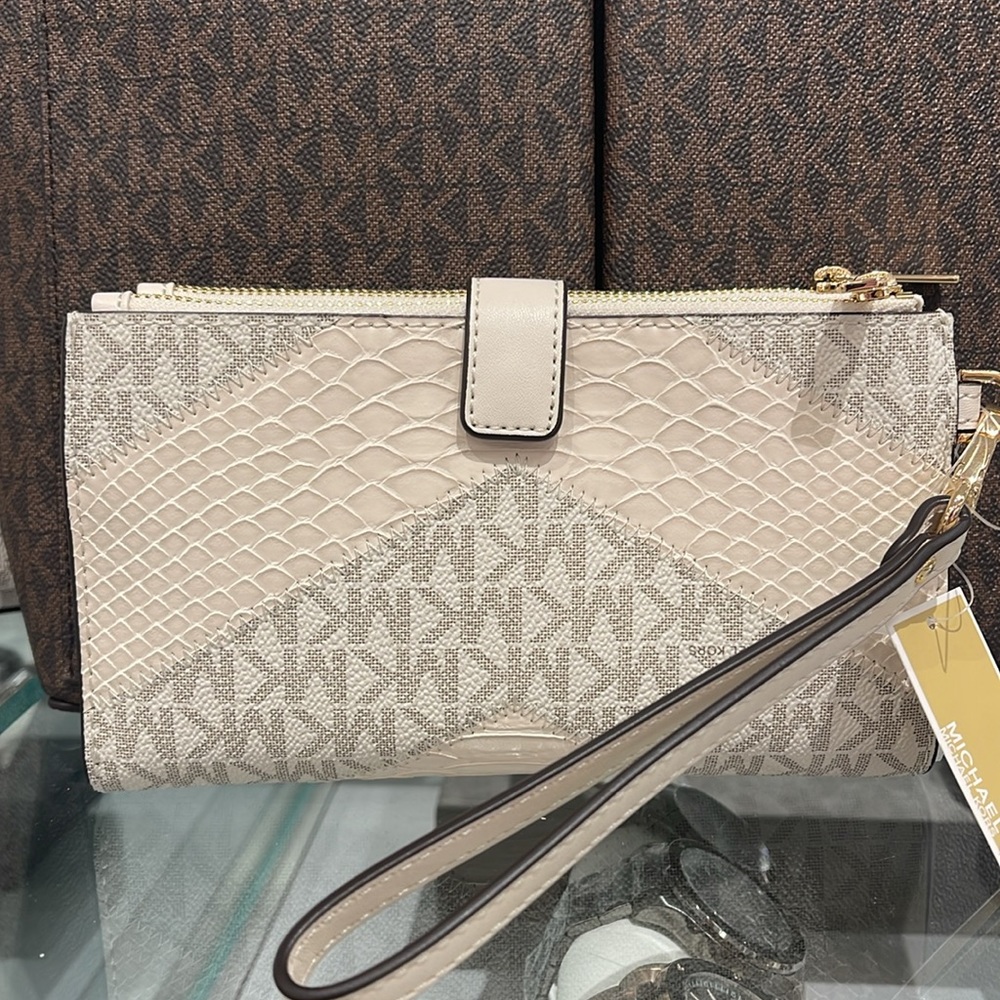 MICHAEL KORS JST LG DOUBLE ZIP WRISTLET WALLET PHONE HOLDER 
Light Cream 
NWT - Picture 6 of 16